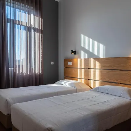 Hill 'n Chill Gaia Porto 旅馆 *